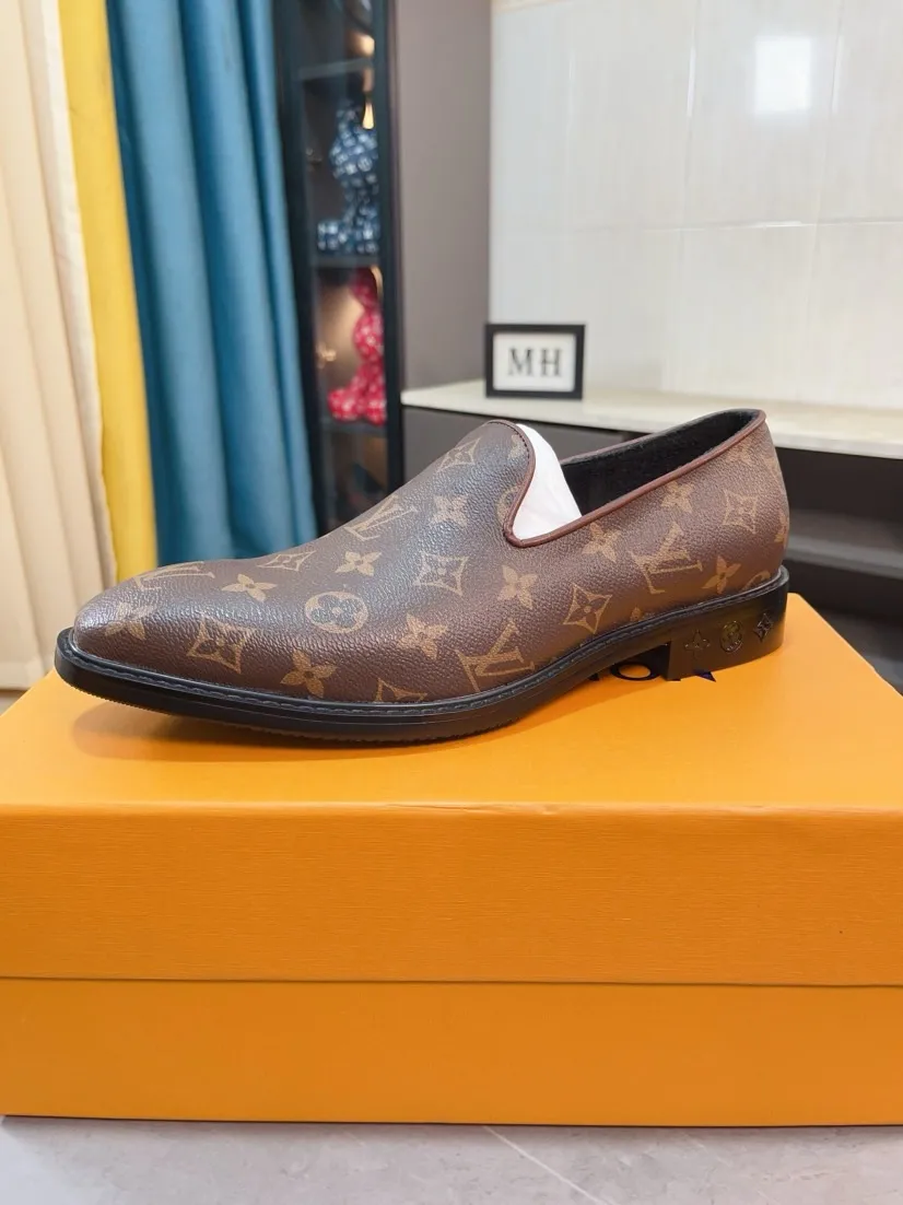 Ex-factory price 720🌹🌹High version [LV] Louis Vuitton's popular casual leather shoes🎖Fashionable and elegant🎖🎖Material: Original imported open-edge beaded cowhide, washed cowhide leather lining, original open-molded rubber outsole, high-end and classy, ​​elegant quality, instantly transforming into a handsome man ❤❤Standard\nNumber: 38-44